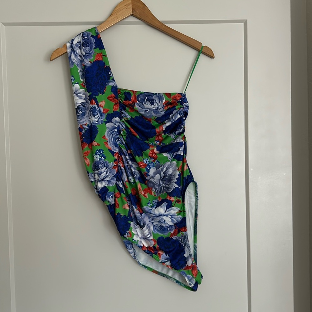 ZARA ONE SHOULDER ONE PIECE FLORAL SWIMSUIT SWIMWEAR SIZE L NWT
